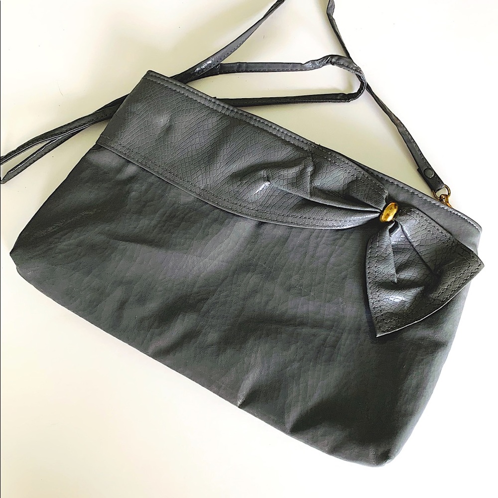 Vintage 80’s crossbody clutch.